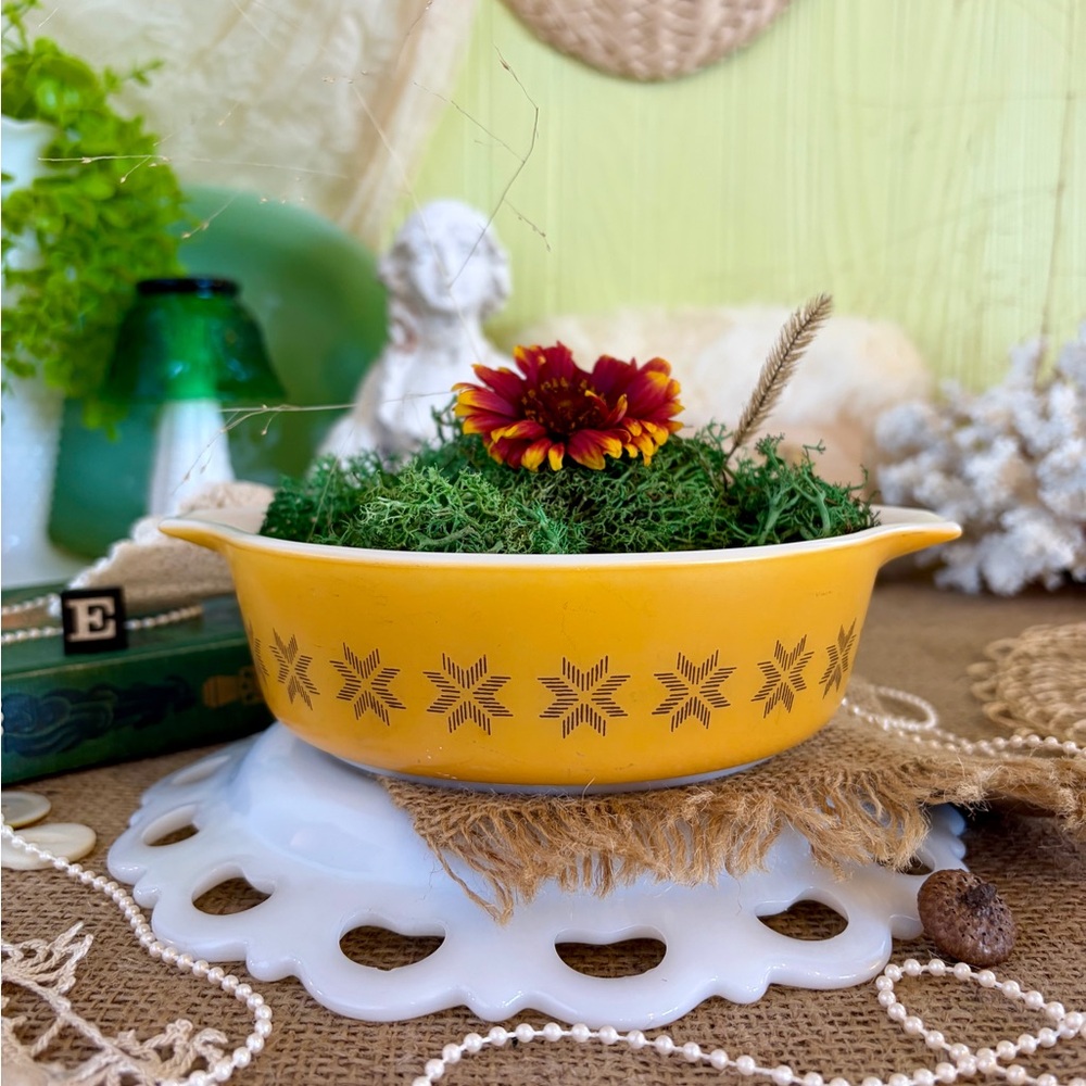 Vintage Pyrex Dish ⭐️ Unique Home Decor / Kitchen / Bowl / Gift
